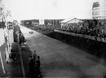 Eröffnungsrennen auf dem Nürburgring, 19. Juni 1927. Mercedes 2-Liter-8-Zylinder Rennwagen mit Kompressor auf der Rennstrecke.