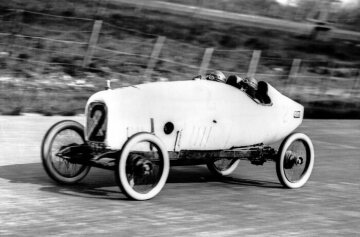 Großer Preis von Europa in Monza, 9. September 1923. Der spätere Sieger Robert Benoist (Startnummer 2) auf Salmson.