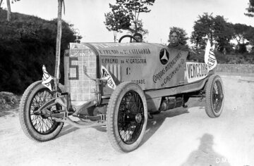 International automobile race in Porto (Portugal) 23.09.1923 - Fernando Palinhas on Mercedes 10/40/65 hp. Three first prizes (Category 2) and overall winner (Category 4)