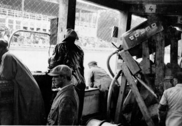 Großer Preis von Deutschland auf dem Nürburgring, 19.07.1931. Mercedes-Benz Tankanlage in den Boxen.