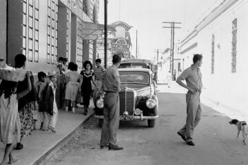 3. Carrera Panamericana Mexico, 1952. Mercedes-Benz Typ 220 (W 187) am Straßenrand.