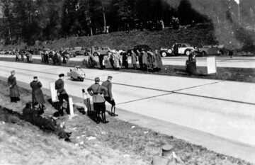 Weltrekordwoche auf der Reichsautobahn Frankfurt am Main-Darmstadt, Oktober 1937. Kraftrad mit Stromlinienverkleidung.