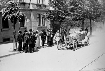 3. Prinz-Heinrich-Fahrt, 02. - 08.06.1910. Hermann Wendt (Startnummer 13) auf Opel.