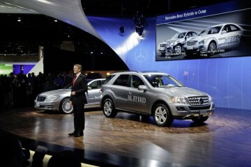 Dr. Thomas Weber, Daimler Board Member for Corporate Research and Head of Development of Mercedes-Benz Cars introduces the green technologies of Daimler at the Detroit Motor Show 2010.