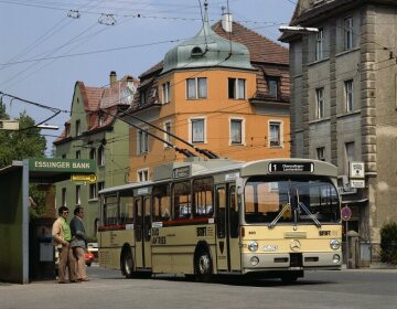 Mercedes-Benz duo bus (combined battery/overhead-cable operation) based on the O 305,
Testing in regular-service operation in Esslingen am Neckar,
1979