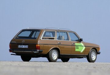 Daimler-Benz’s first battery-powered research car. 
Based on the Mercedes-Benz station wagon 123 series, it is powered by a 41-hp electric motor and a 600-kg nickel-iron battery.