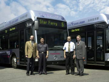 Mercedes-Benz Citaro fuel cell drive:
DaimlerChrysler supplies three fuel-cell-powered buses to Beijing/China.

