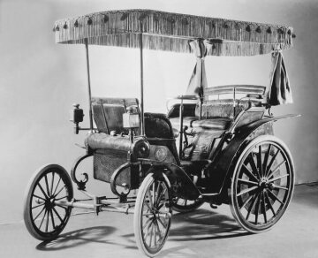 Daimler Riemenwagen, 4 PS, Vis-a-Vis,  Bauzeit: 1897