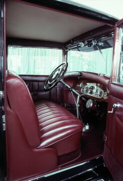 Mercedes-Benz Typ Nürburg 460. Im Juli des Jahres 1930 wurde der Typ Nürburg 460 an den damaligen Papst Pius XI. übergeben. Als eines von wenigen Exemplaren wurde dieses Fahrzeug als Pullman-Limousine mit der Karosserie des Großen Mercedes Typ 770 gebaut.