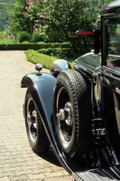 Mercedes-Benz Typ Nürburg 460. Im Juli des Jahres 1930 wurde der Typ Nürburg 460 an den damaligen Papst Pius XI. übergeben. Als eines von wenigen Exemplaren wurde dieses Fahrzeug als Pullman-Limousine mit der Karosserie des Großen Mercedes Typ 770 gebaut.