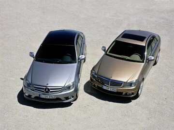 Mercedes-Benz C 320 CDI, AVANTGARDE equipment line, palladium silver metallic paint finish, and C 320 CDI, ELEGANCE equipment line, designo Havana paint finish, Saloon models from 204 series, 2007 version, photographed in South Africa (Markus Bolsinger).
