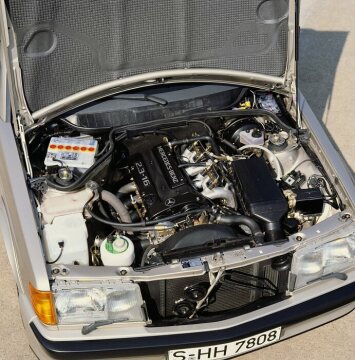 Mercedes-Benz 190 E 2.3-16
engine