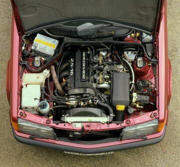 Mercedes-Benz 190 E 2.5-16
engine