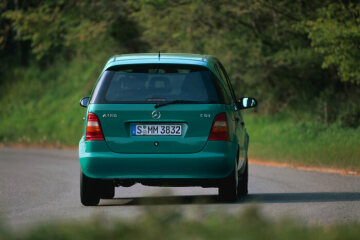 Mercedes-Benz A 160 CDI (anfängliche Verkaufsbezeichnung: A 160 TURBODIESEL), Baureihe 168, 1998, 4-Zylinder-Turbodieselmotor OM 668, 1.689 cm³, 44 kW/60 PS, Oasengrün (260).