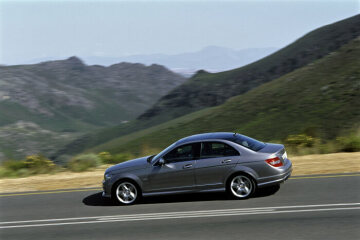 Mercedes-Benz C 320 CDI Saloon, model series 204, 2007 version, AVANTGARDE equipment line, palladium silver metallic paint finish, AMG Sports package, panoramic sunroof (optional extras). Taken in South Africa (Markus Bolsinger).