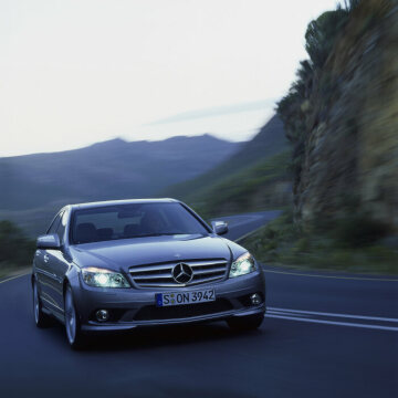 Mercedes-Benz C 320 CDI Limousine, Baureihe 204, Version 2007, Ausstattungslinie AVANTGARDE, Lackierung Palladiumsilber metallic, Sportpaket AMG, Panorama-Schiebedach (Sonderausstattungen)
Fotograf Markus Bolsinger