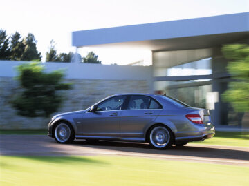 Mercedes-Benz C 320 CDI Limousine, Baureihe 204, Version 2007, Ausstattungslinie AVANTGARDE, Lackierung Palladiumsilber metallic, Sportpaket AMG, Panorama-Schiebedach (Sonderausstattungen)
Fotograf Markus Bolsinger