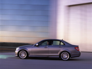 Mercedes-Benz C 320 CDI Saloon, model series 204, 2007 version, AVANTGARDE equipment line, palladium silver metallic paint finish, AMG Sports package, panoramic sunroof (optional extras). Taken in South Africa (Markus Bolsinger).