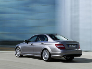 Mercedes-Benz C 320 CDI Limousine, Baureihe 204, Version 2007, Ausstattungslinie AVANTGARDE, Lackierung Palladiumsilber metallic, Sportpaket AMG, Panorama-Schiebedach (Sonderausstattungen)
Fotograf Markus Bolsinger