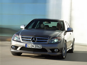 Mercedes-Benz C 320 CDI Limousine, Baureihe 204, Version 2007, Ausstattungslinie AVANTGARDE, Lackierung Palladiumsilber metallic, Sportpaket AMG, Panorama-Schiebedach (Sonderausstattungen)
Fotograf Markus Bolsinger