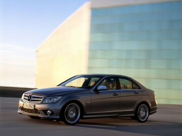 Mercedes-Benz C 320 CDI Saloon, model series 204, 2007 version, AVANTGARDE equipment line, palladium silver metallic paint finish, AMG Sports package, panoramic sunroof (optional extras). Taken in South Africa (Markus Bolsinger).