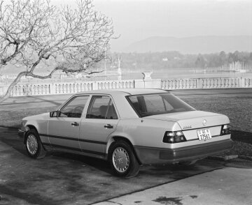 Mercedes-Benz 260 E Limousine, W 124.