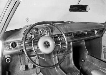 Mercedes-Benz 250 C, 250 CE
Armaturen
1968 - 197