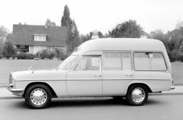 Mercedes-Benz Typ 220 der Baureihe 115. Fahrgestell für Sonderaufbauten Miesen, 1968