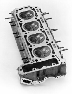 Vierzylinder-Motor der Baureihe 123
Zylinderkopf