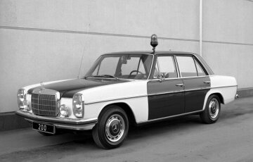 Mercedes-Benz Typ 200 Polizeistreifen-Wagen aus dem Jahre 1970.