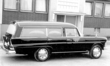 Mercedes-Benz Vierzylindertypen der Baureihe W 110. Fahrgestell für Sonderaufbauten Karosseriewerk Rappold, 1965