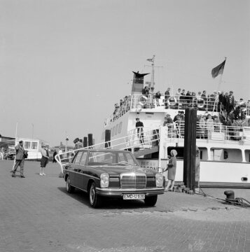 Mercedes-Benz 250 
Limousine, 1967 - 1972
(Ankunft des Bäderdampfers)