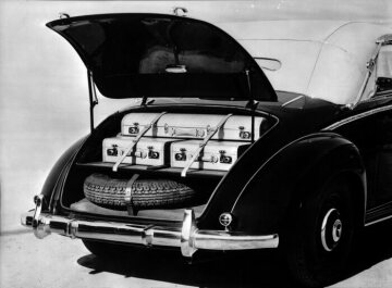 36 th Automobile Motor Show,Paris Luggage compartment of the Mercedes-Benz passenger car type 170 S, Cabriolet A