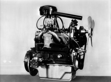 The 4-cylinder carburetor engine M 136 III of the Mercedes-Benz 170 S, 1949