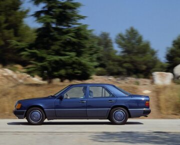 Mercedes-Benz Limousine der Baureihe 124, 1989.