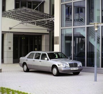 Mercedes-Benz E 250 Diesel
Limousine mit langem Radstand, V 124, 1993