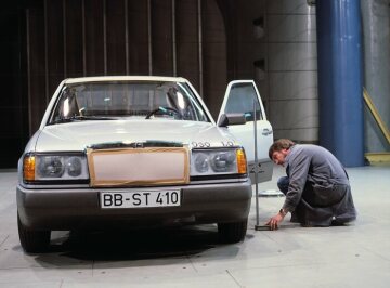 Mercedes-Benz Limousine, W 124, 1984, Entwicklung