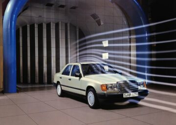 Mercedes-Benz saloon, 124 series, 1984, wind tunnel
