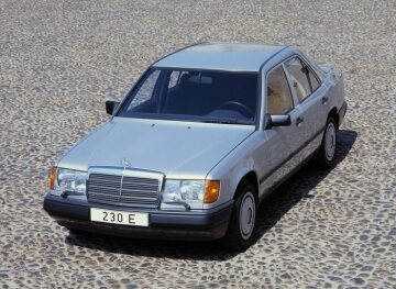 Mercedes-Benz 230 E saloon, W 124, 1985.