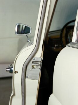 Mercedes-Benz 200, conical-pin door lock , W 110, 1966