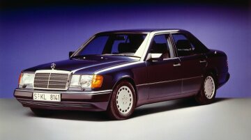 Mercedes-Benz Limousine der Baureihe 124, 1989.