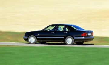 Mercedes-Benz E-Klasse-Limousine der Baureihe 210