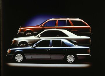 Mercedes-Benz modellgepflegte Fahrzeuge der Baureihe 124. 
300 E-24, Coupé 300 CE-24 und T-Modell 300 TE-24, 1989