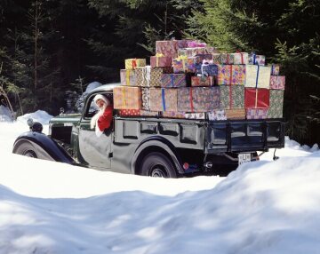 Christmas, 1996. Santa Claus as driver in the Mercedes-Benz Type 170 V platform truck (W 136) loaded with Christmas parcel.