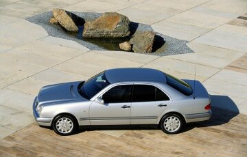 Mercedes-Benz saloon, Elegance, 210 series, 1994