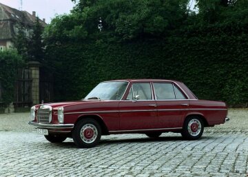 Base model in fine red: Mercedes-Benz 200, W 115 series
