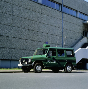 Mercedes-Benz 290 GD Turbodiesel, langer Radstand, Polizeiausführung, Baureihe 461, 1997. Fünfzylinder-Turbodiesel-Motor OM 602, 2.874 cm³, 88 kW/120 PS.