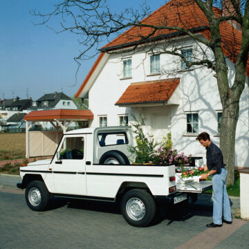 Mercedes-Benz 290 GD, Pick-up, Radstand 2.850 mm, Geländewagen, Baureihe 461, 1992. Fünfzylinder-Diesel-Motor OM 602 D 29, 2.874 cm³, 70 kW/95 PS. Serienlackierung Polarweiß (MB 9149).