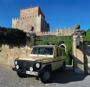 Mercedes-Benz 300 GD, Station-Wagen lang, Geländewagen, Baureihe 460 GD 30, Version 1980, Serienlackierung Weizengelb (DB 1681). Fünfzylinder-Vorkammer-Dieselmotor OM 617, 2.998 cm³, 65 kW/88 PS.