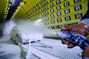 Mercedes-Benz R-Class, model series 251, testing. Four seasons in seven hours: Cold climate tests in the world's largest climate/wind tunnel, 2005.